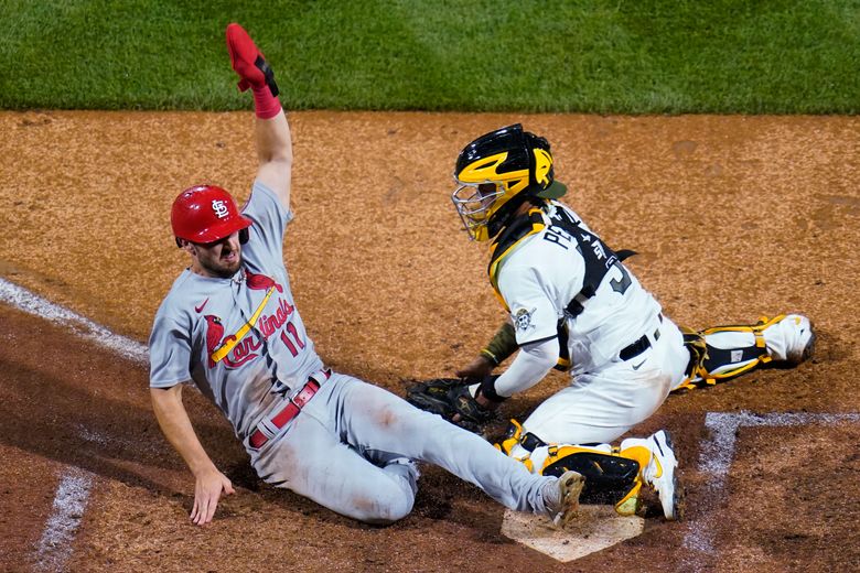 Wainwright pitches two-hit shutout, Cards top Pirates 4-0