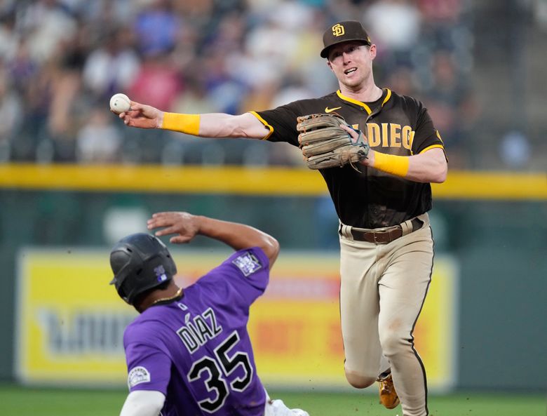 Padres' Manny Machado makes incredible catch; Rockies lose sixth