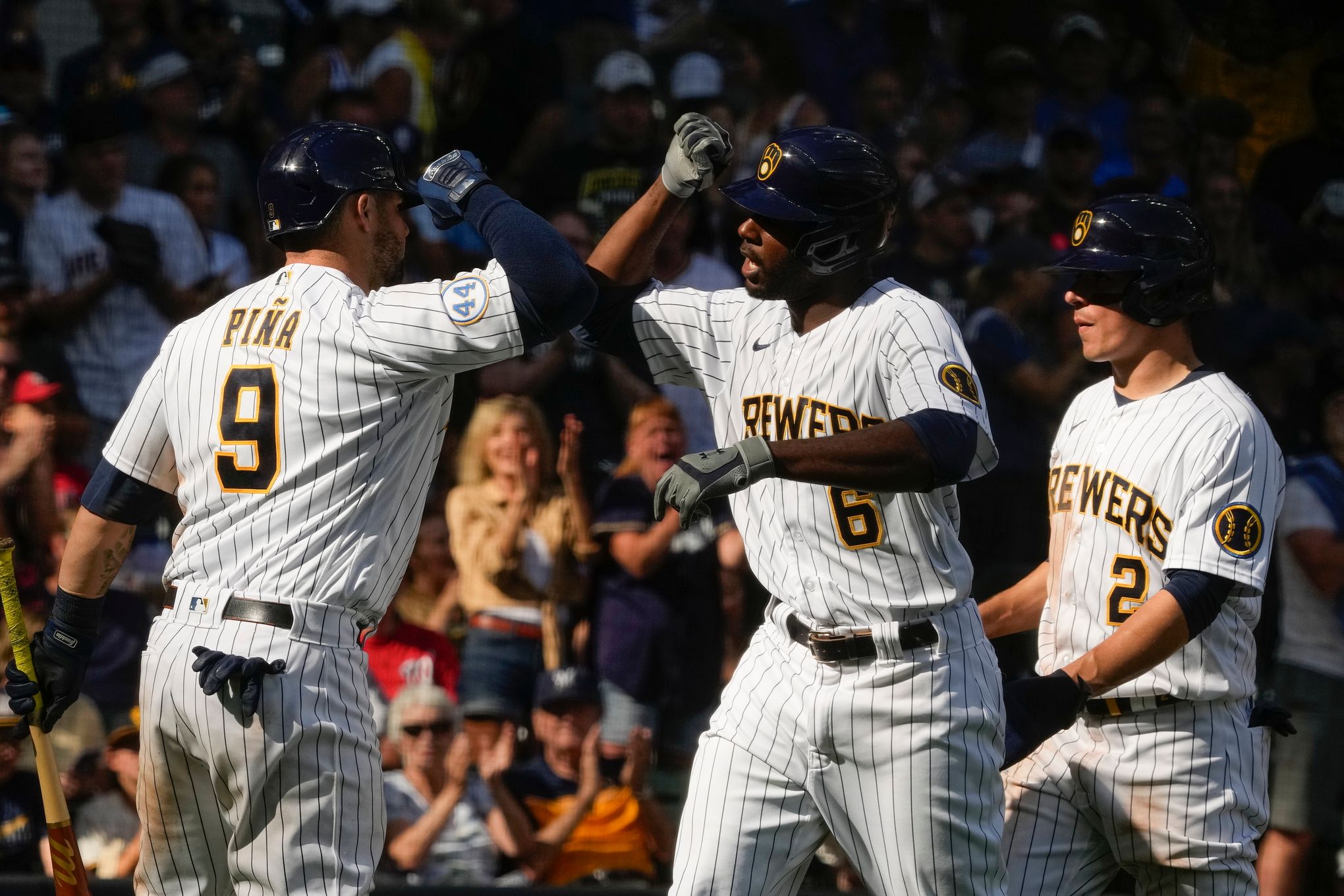 WALK-OFF GRAND SLAM! Daniel Vogelbach wins it for the Brewers with