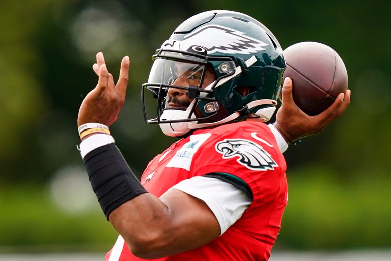 Jalen Hurts back at practice for the Eagles after illness