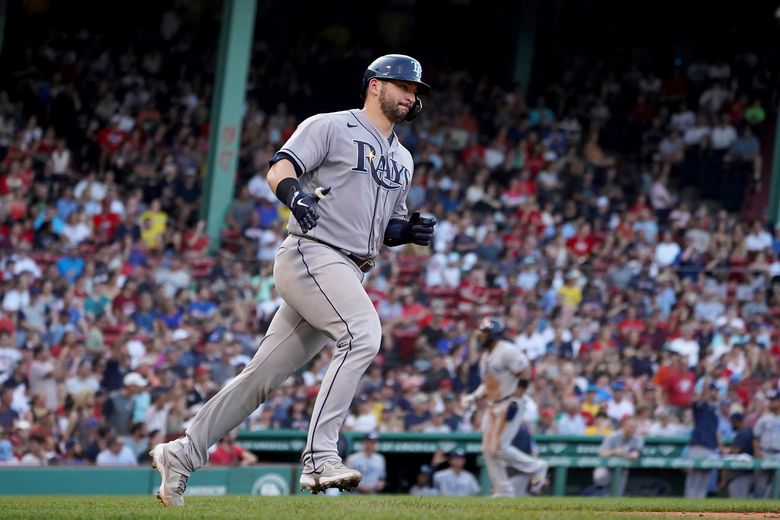 Valdez's 3-run homer, Sale's 7 strong innings carry Red Sox over