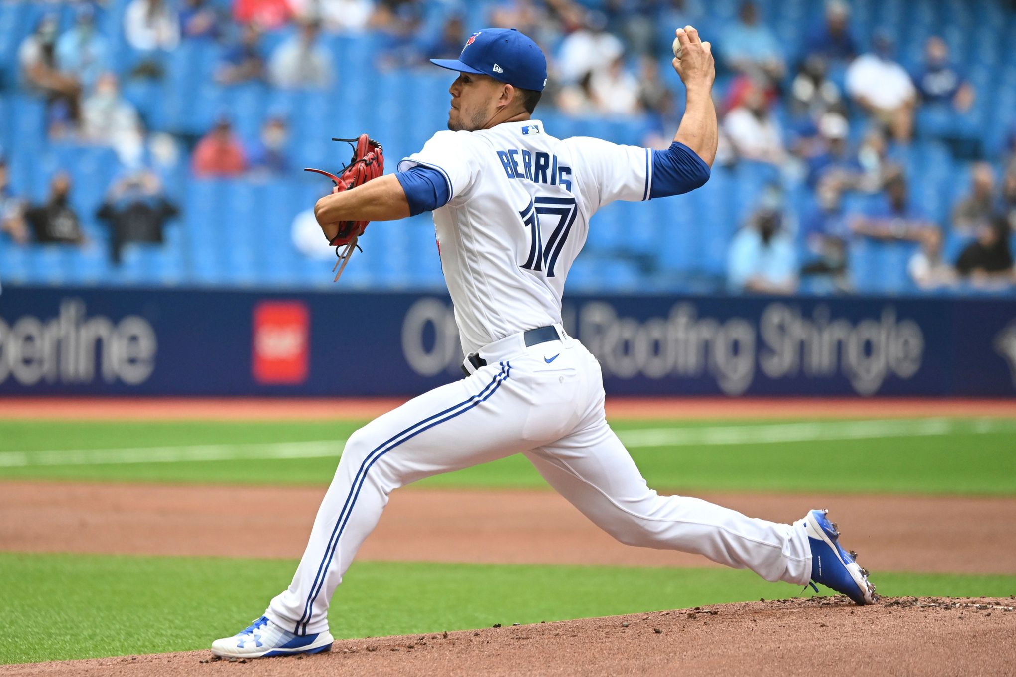 Blue Jays complete sweep of Royals! 