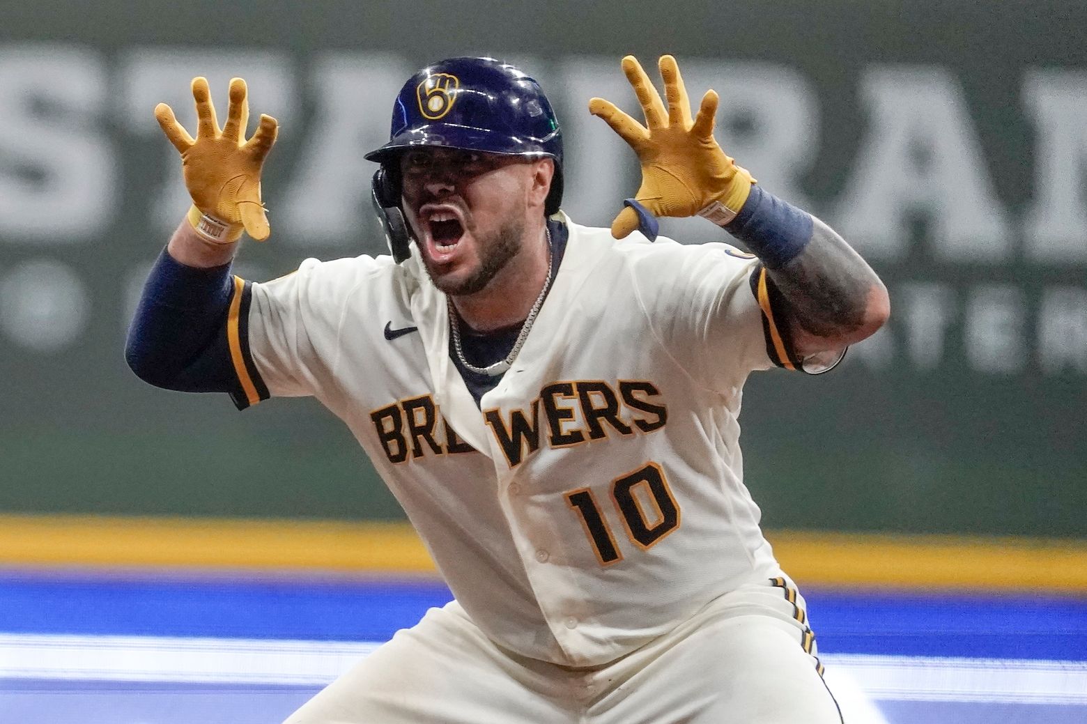 Tellez has 2 homers, Yelich hits 1 in Brewers' 11-2 win