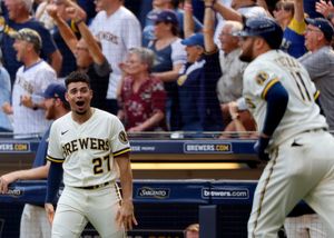 Tellez homers, steals base as Brewers snap losing streak – WKTY