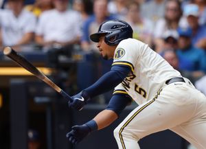 Tellez homers, steals base as Brewers snap losing streak – WKTY