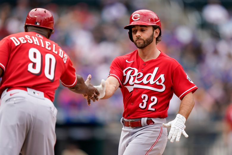 Votto homers in 7th straight game, one shy of MLB record