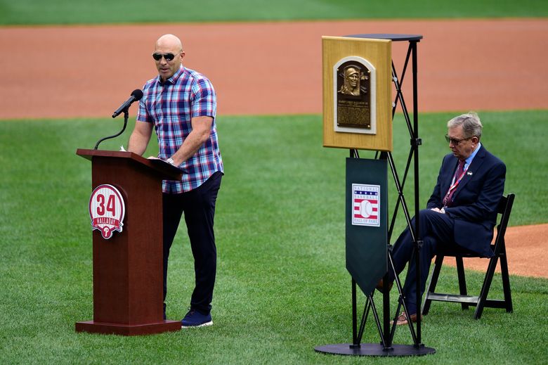 Philadelphia Phillies retire Roy Halladay's No. 34 jersey in tribute to  late ace - ESPN