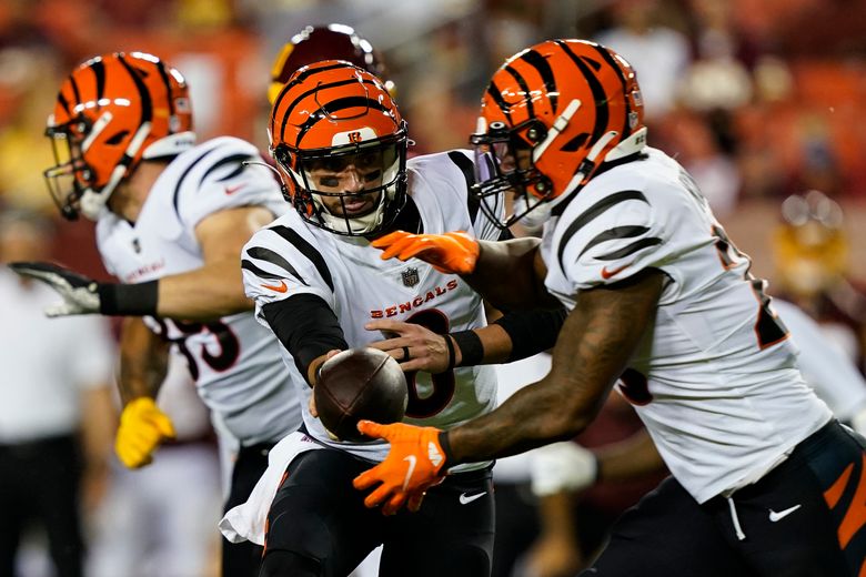 Injured Bengals QB Joe Burrow throws, runs in preseason warmup 