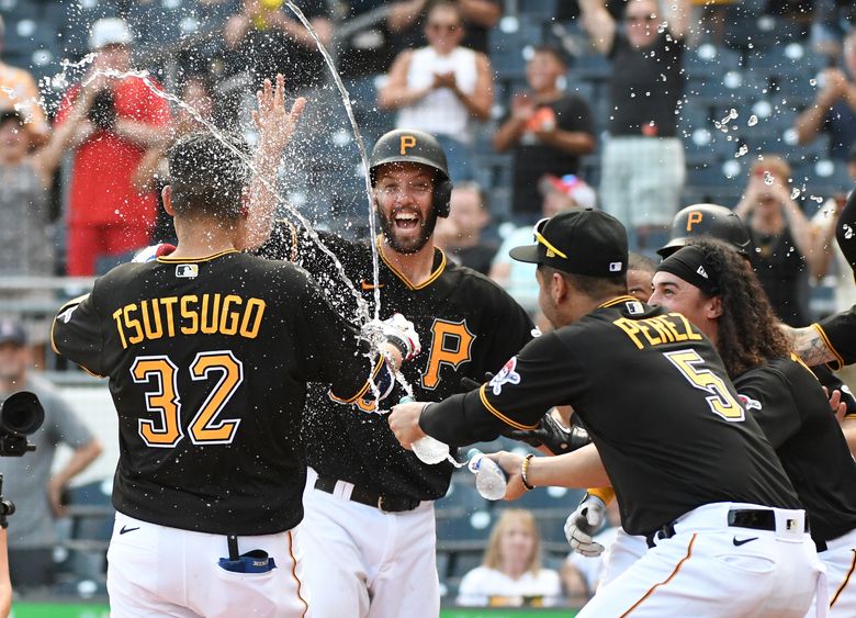 Tsutsugo hits walk-off homer, Pirates beat Cardinals 4-3