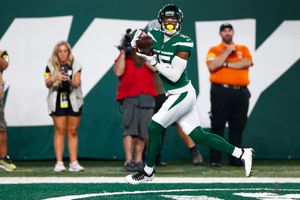 Hail Morgan! Jets rally to tie Eagles 31-31 as time expires