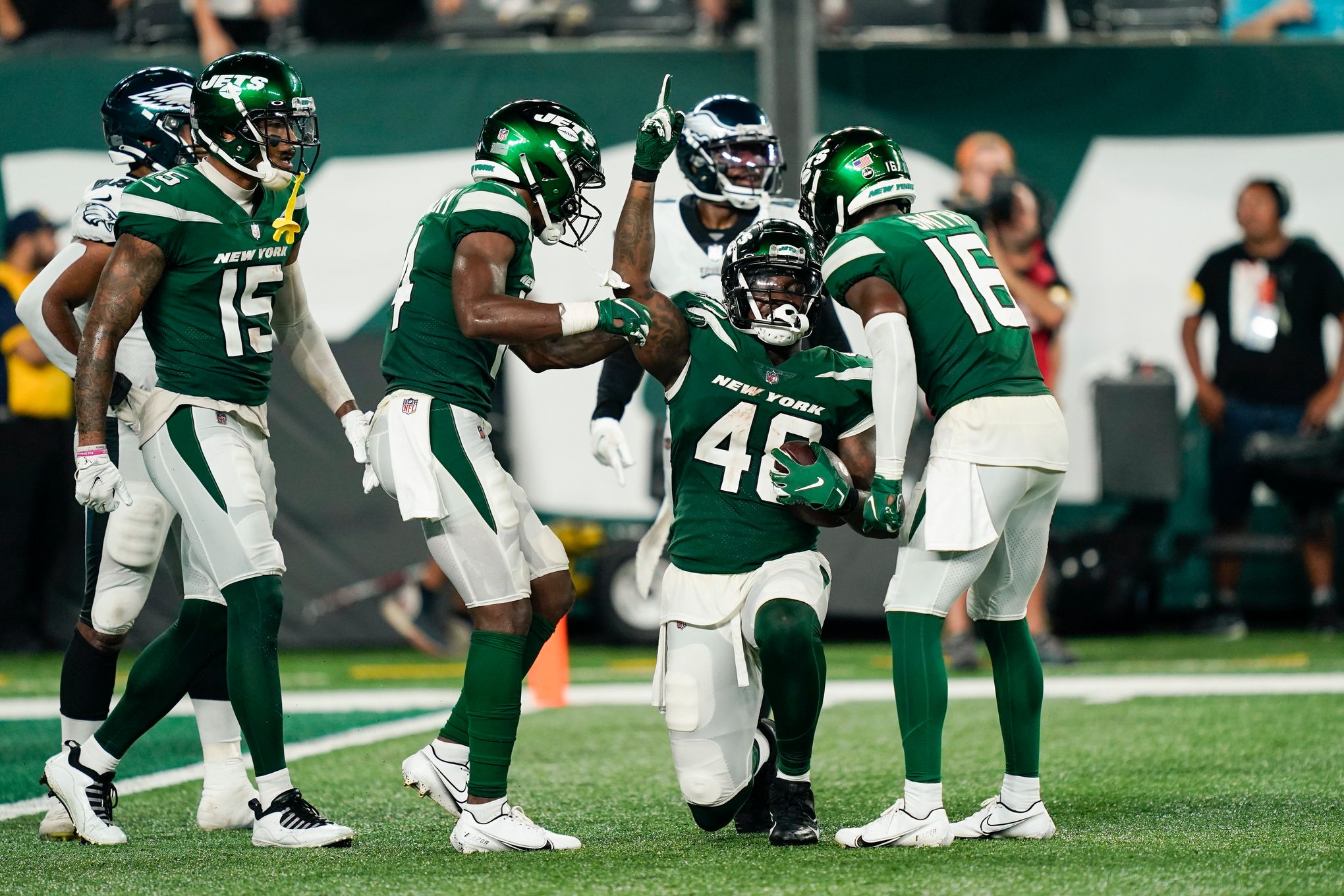 Hail Morgan! Jets rally to tie Eagles 31-31 as time expires