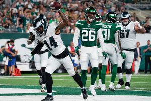 Hail Morgan! Jets rally to tie Eagles 31-31 as time expires