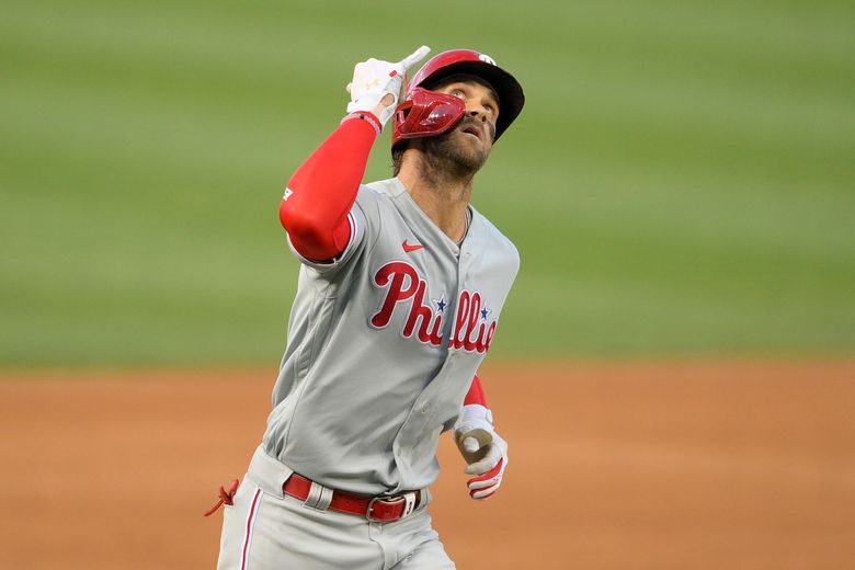 Bryce Harper helps Phillies rally to beat Dodgers