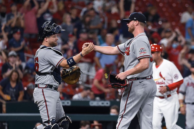 Braves finish sweep of Royals with close win