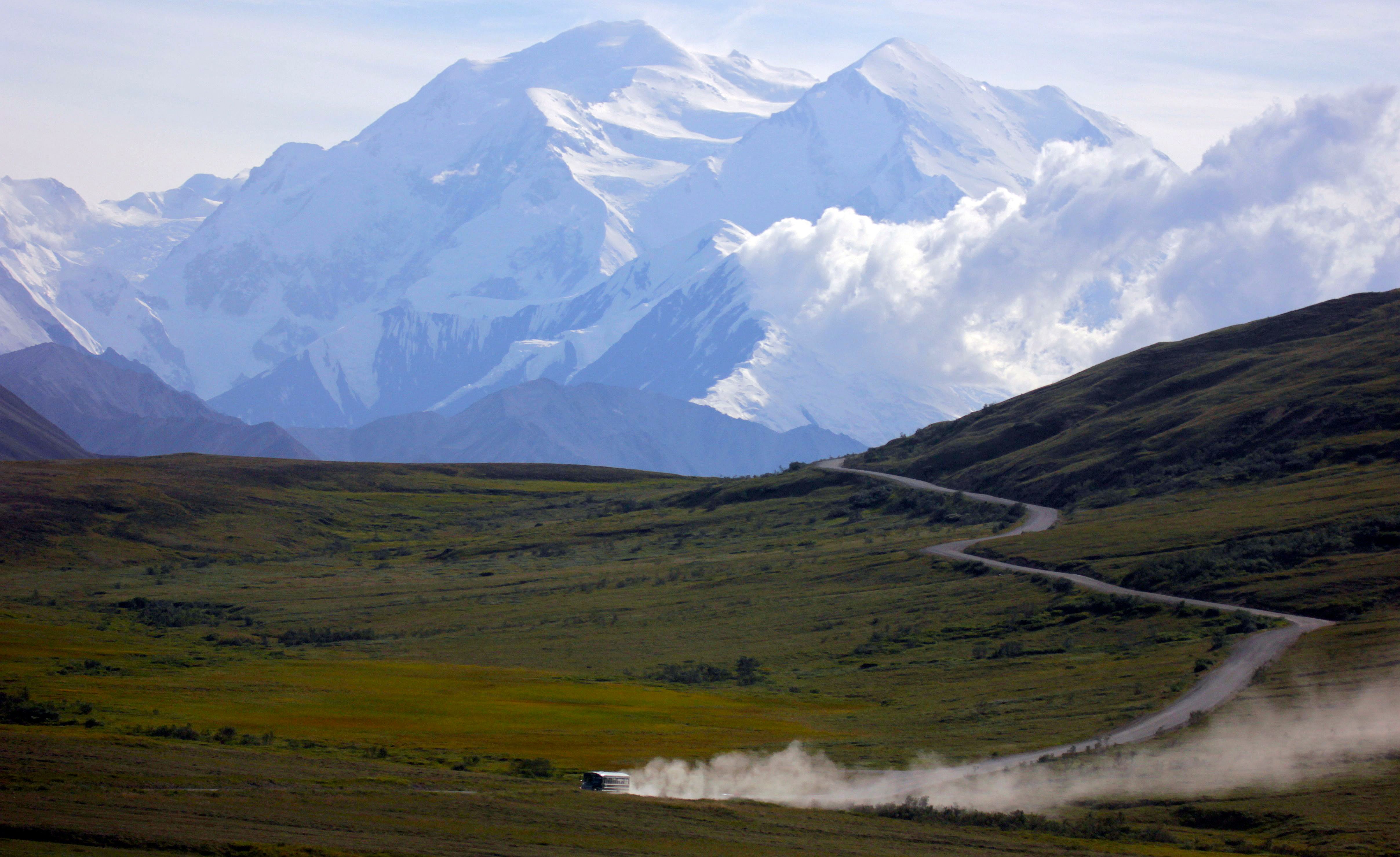 Landslide prompts closure on Denali park road in Alaska The