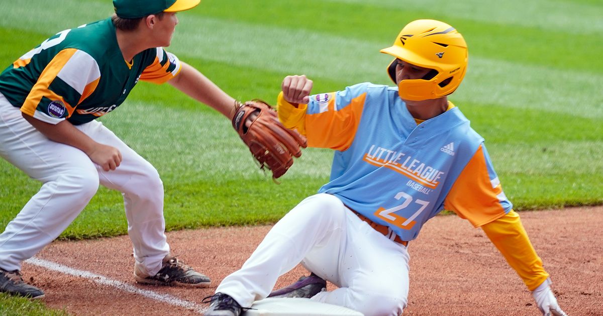 Little League baseball draws crowds to community park