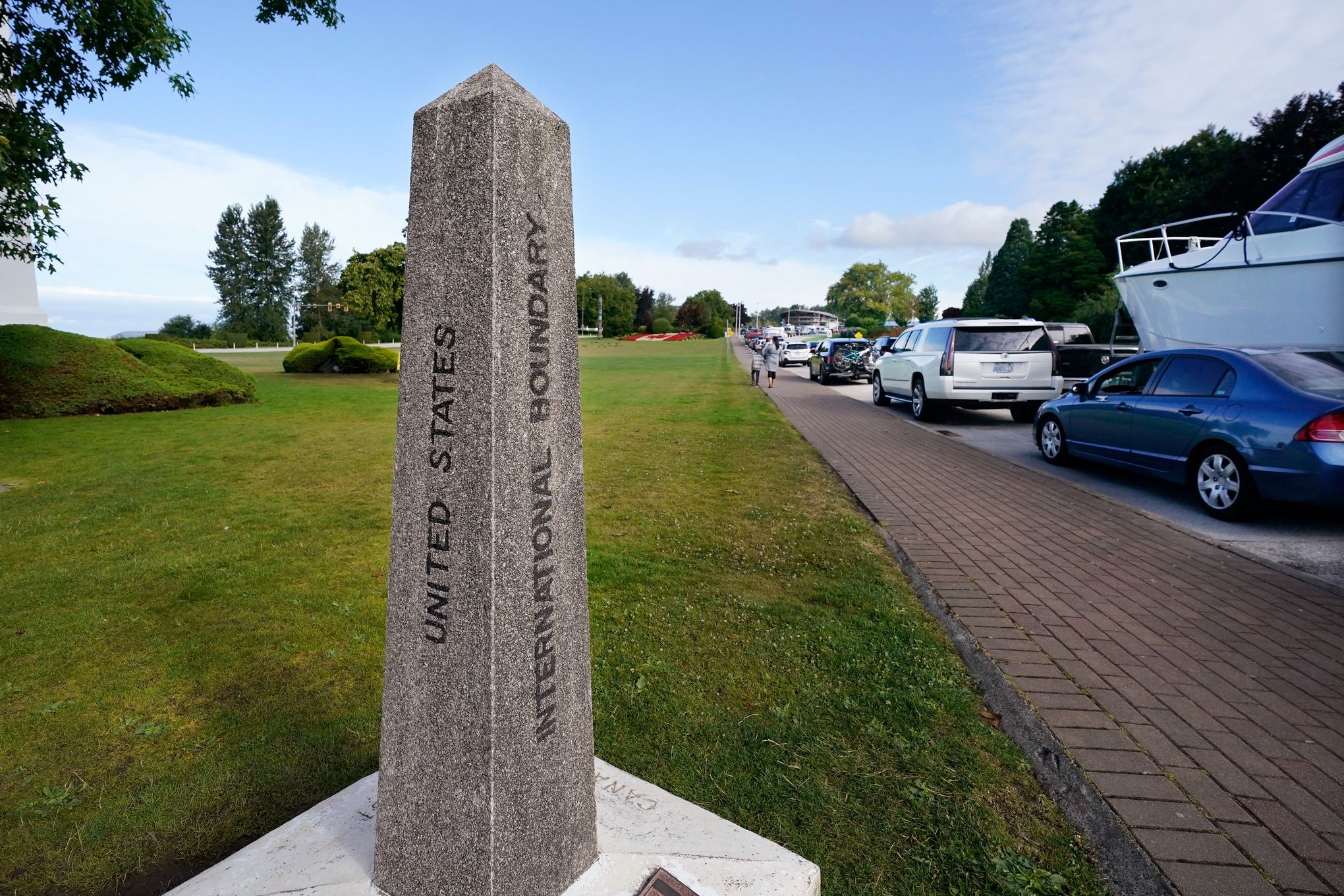 No summer access to Canada side of Peace Arch Park - The