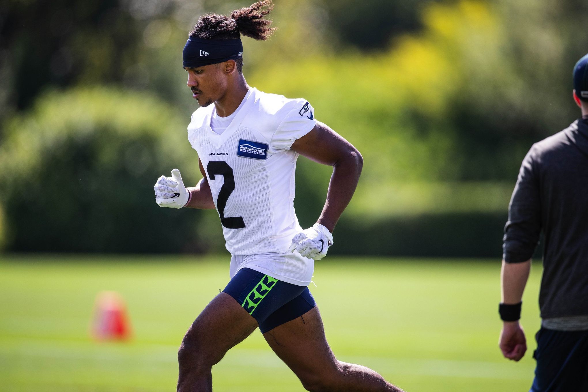 Ahkello Witherspoon with a spoon : r/Seahawks