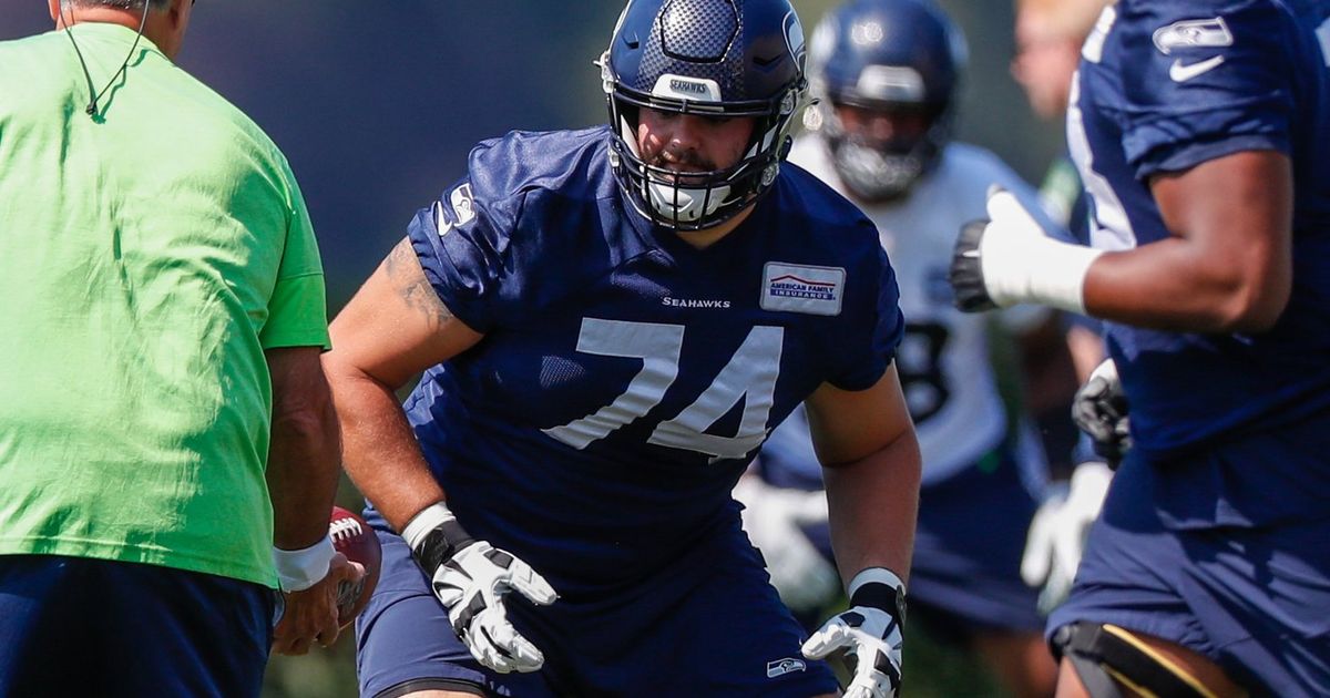 Former Redwood standout Curhan sticks with Seahawks