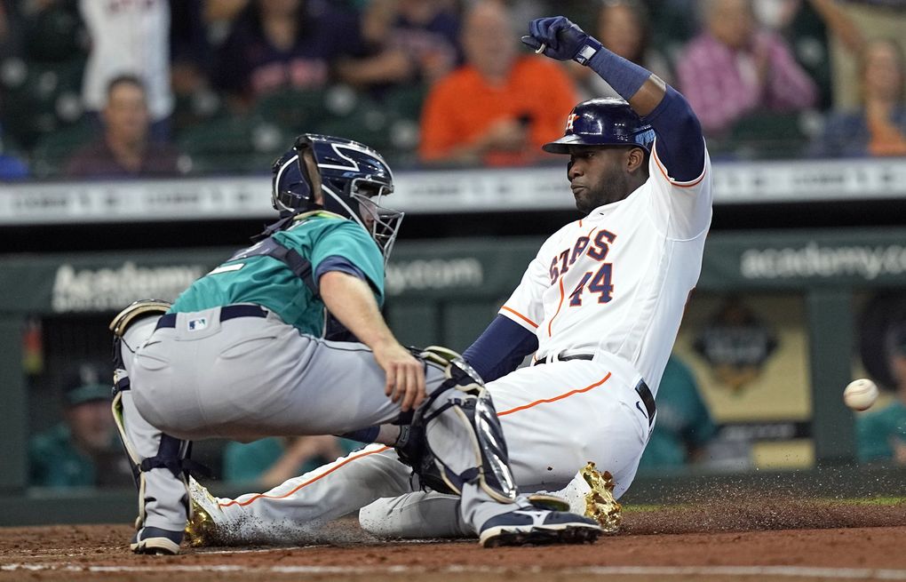 Clutch hits elude Mariners in loss to Rangers