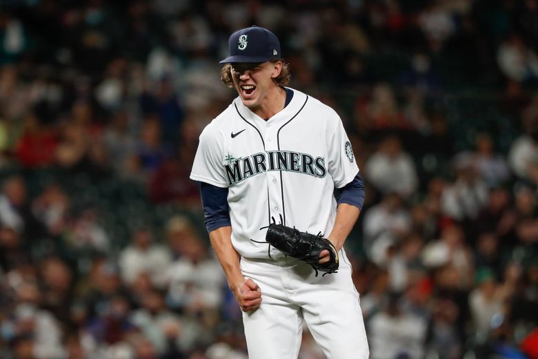Mariners make Monday feel like Friday, win 5-4 over Red Sox