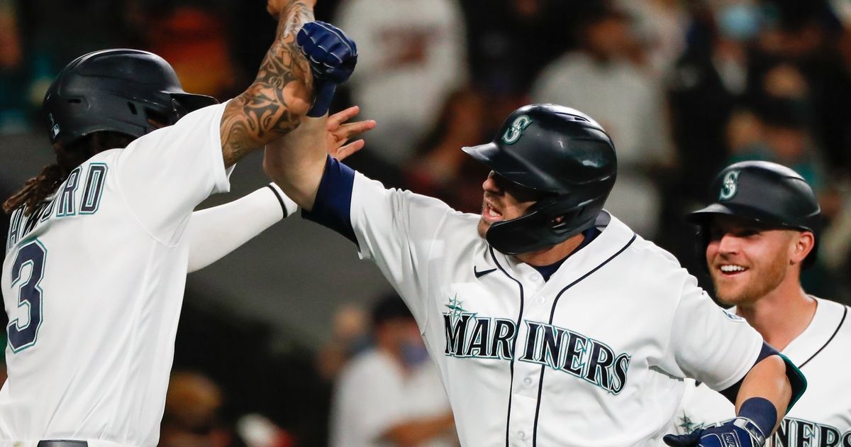 Mitch Haniger delivers winning run for Mariners on first pitch in