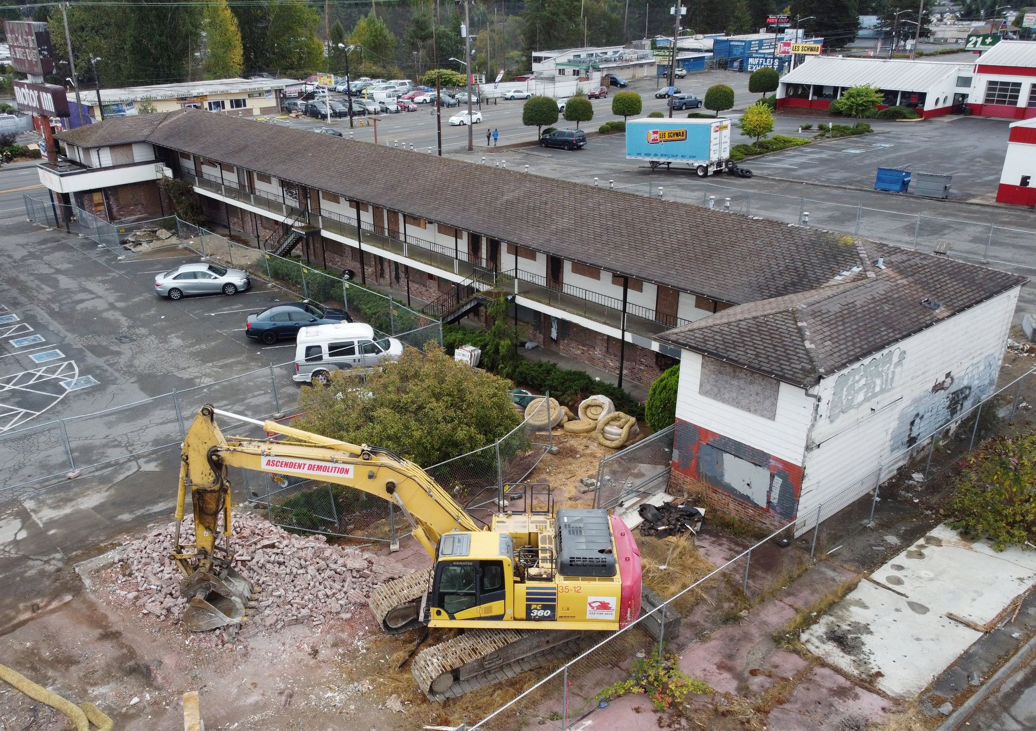 Housing group levels empty Seattle motel, where homeless people slept, for  tiny village | The Seattle Times