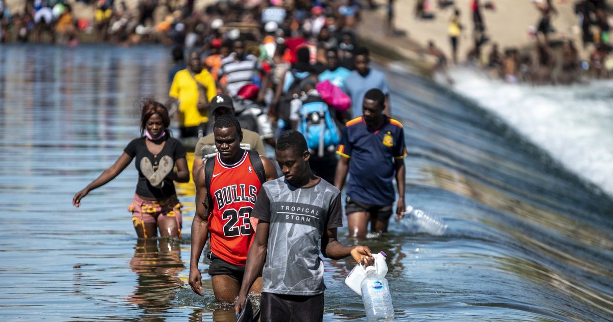 U.S. holds thousands of Haitian migrants under bridge in South Texas ...