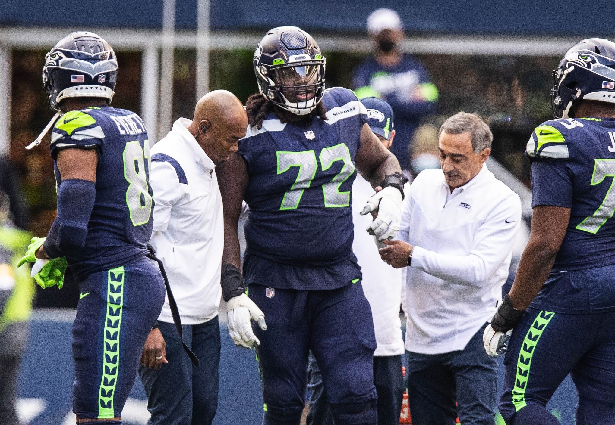 Seattle Seahawks activate Brandon Shell from reserve/COVID-19 list, expect  to have starting O-line for wild card playoff 