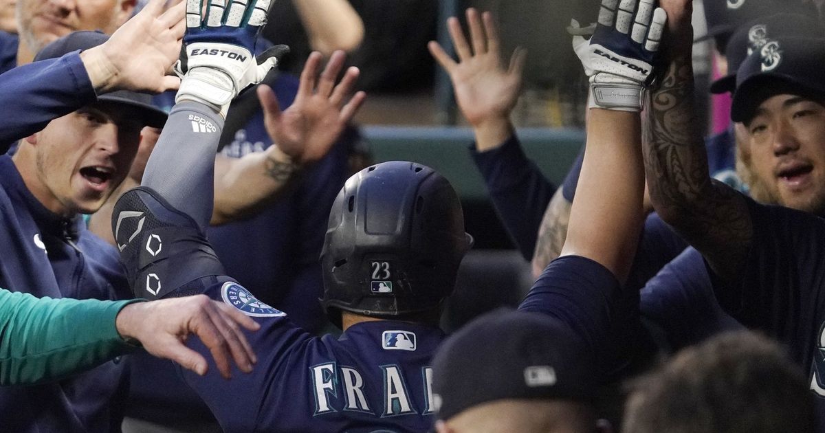 Mariners keep pace in playoff hunt with series win over Angels