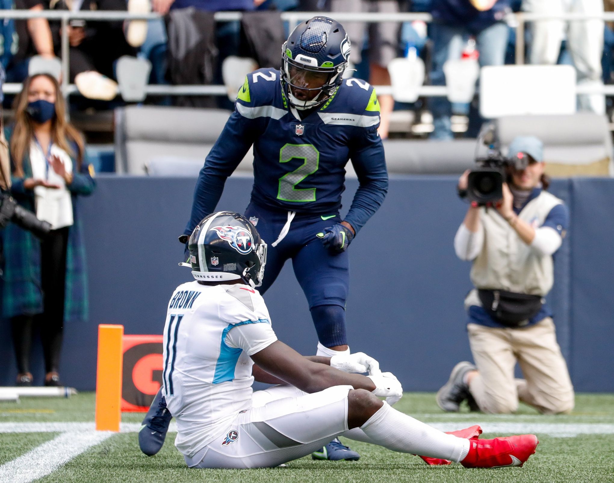 Seattle Seahawks Tyler Lockett 'Big Brother' For WR Room, Says DK Metcalf - Sports  Illustrated Seattle Seahawks News, Analysis and More