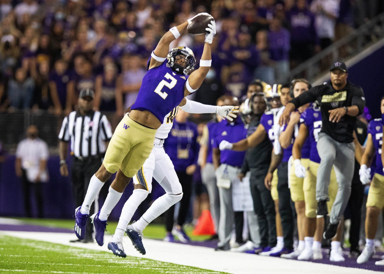 UW's Kyler Gordon plays the game of his life in win over Cal, atones for  mistakes in 'lightning game' | The Seattle Times