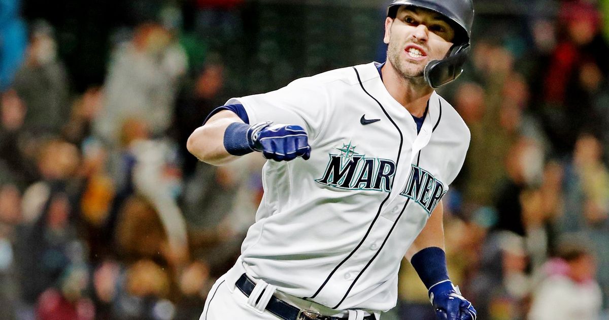 Mitch Haniger hits two HRs and Mariners win on another wild pitch