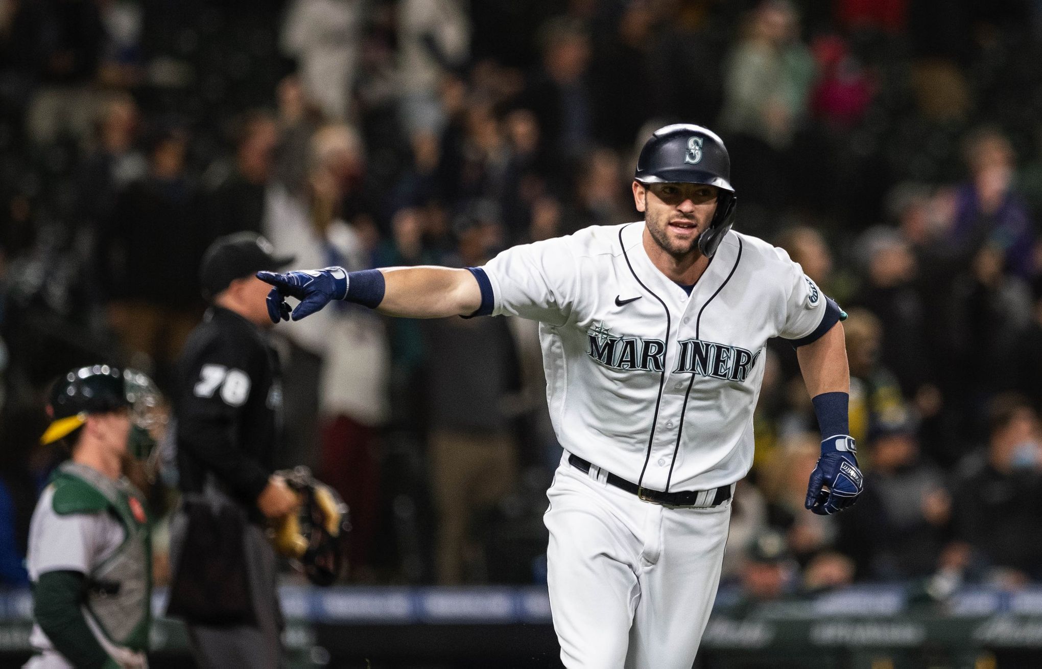 If anybody has seen Mitch Haniger's home-run ball, please contact the  Mariners