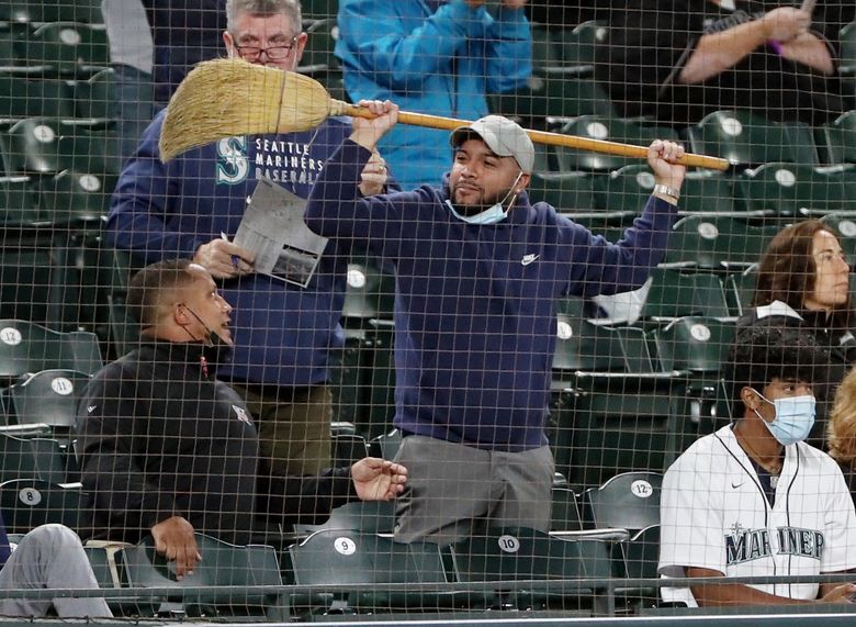 Despite being eliminated from postseason, Mariners fans show their support  at final game of season