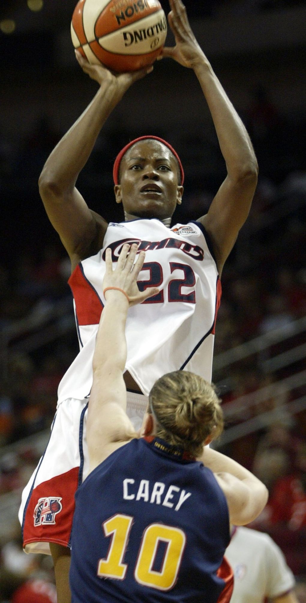 Houston Comets’ Sheryl Swoopes (22) shoots over Connecticut Sun’s Jamie Carey (10) defends during the first half of a WNBA basketball game on Sunday, Aug. 6, 2006, in Houston. (JESSICA KOURKOUNIS / AP)