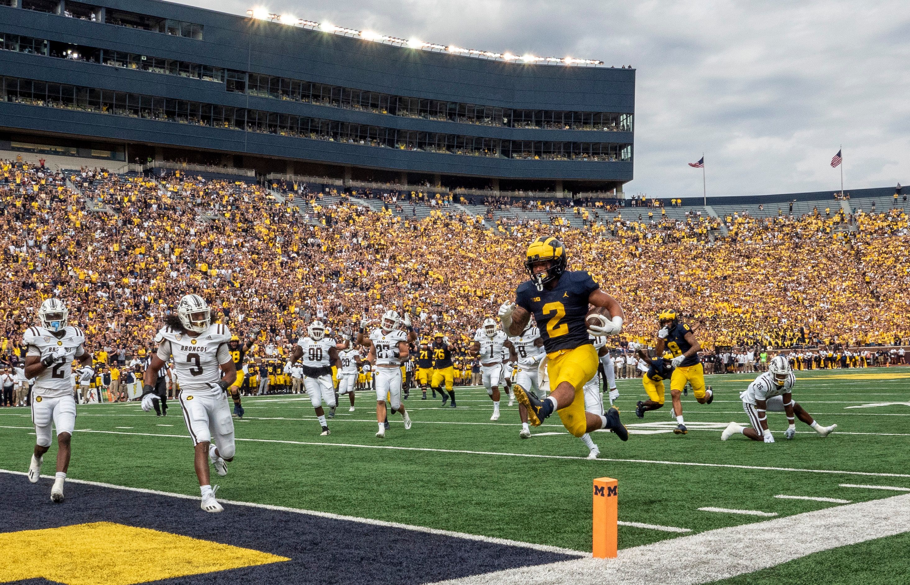 Michigan routs W. Michigan 47 14 loses WR Bell to an injury The