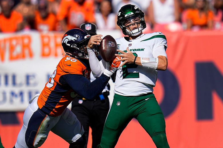 New York Jets defensive tackle Sheldon Rankins tackles Denver