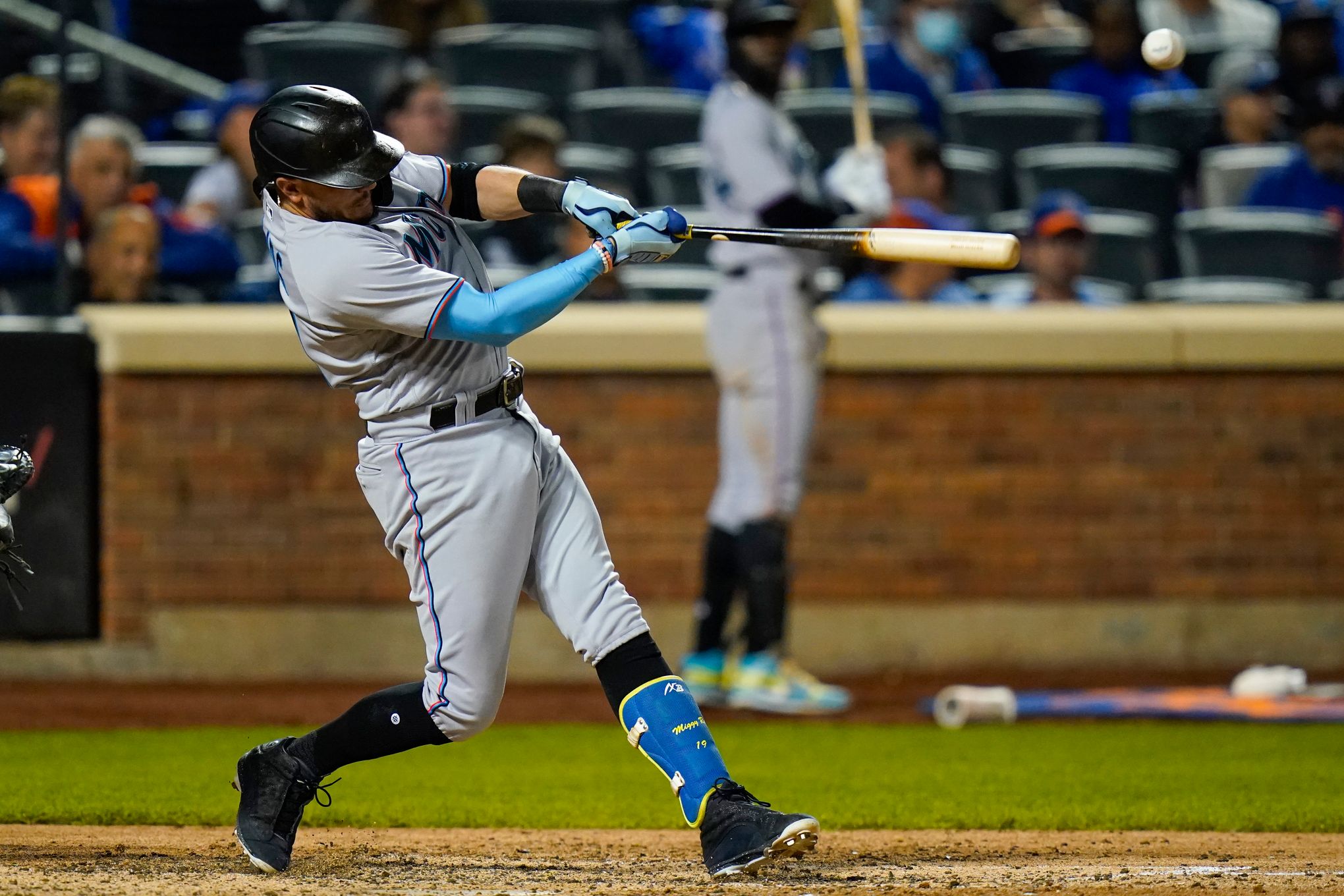 Fortes' go-ahead single leads 7th inning rally to lift Marlins