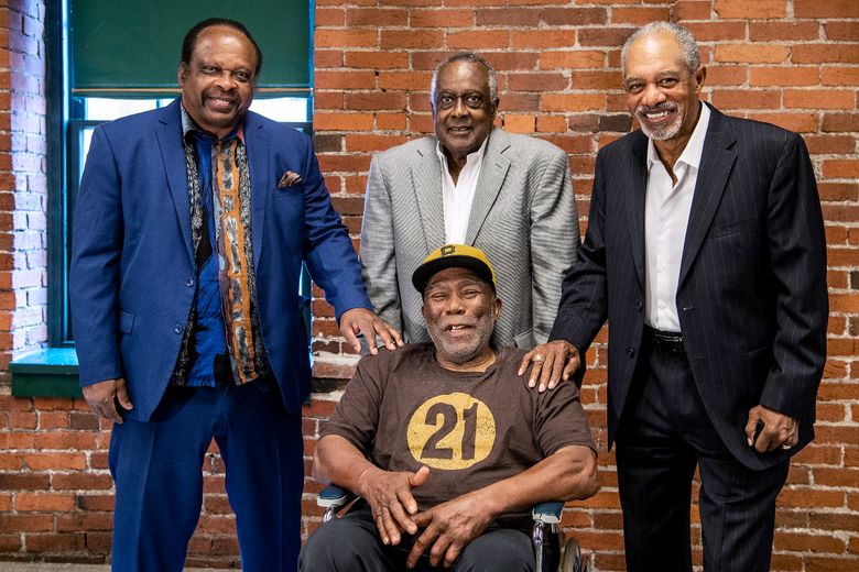Pirates in MLB's 1st minority lineup honored 50 years later