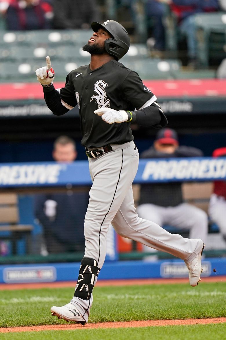 Luis Robert's two-run homer, 09/28/2021