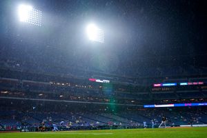 Phillies rally from 6 down, beat Bucs 12-6 to gain on Braves