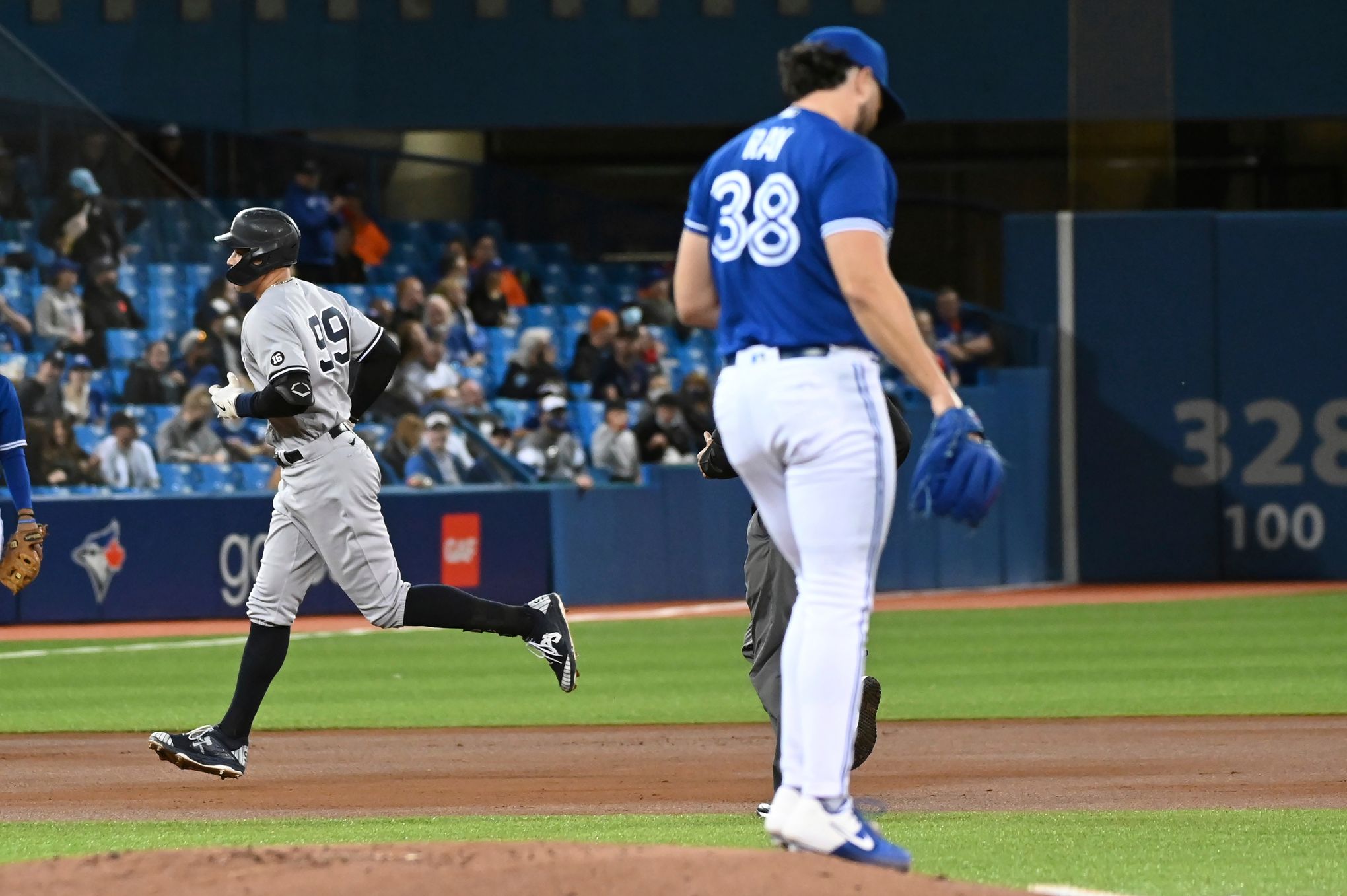 Yankees beat Blue Jays to extend AL wild-card lead - The Boston Globe