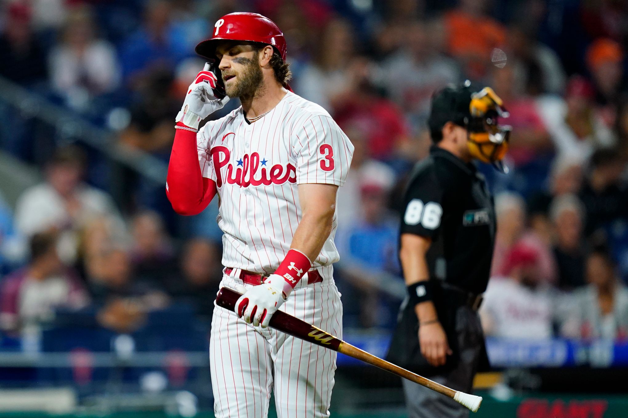 Why Phillies' Bryce Harper always points to the bullpen after a home run