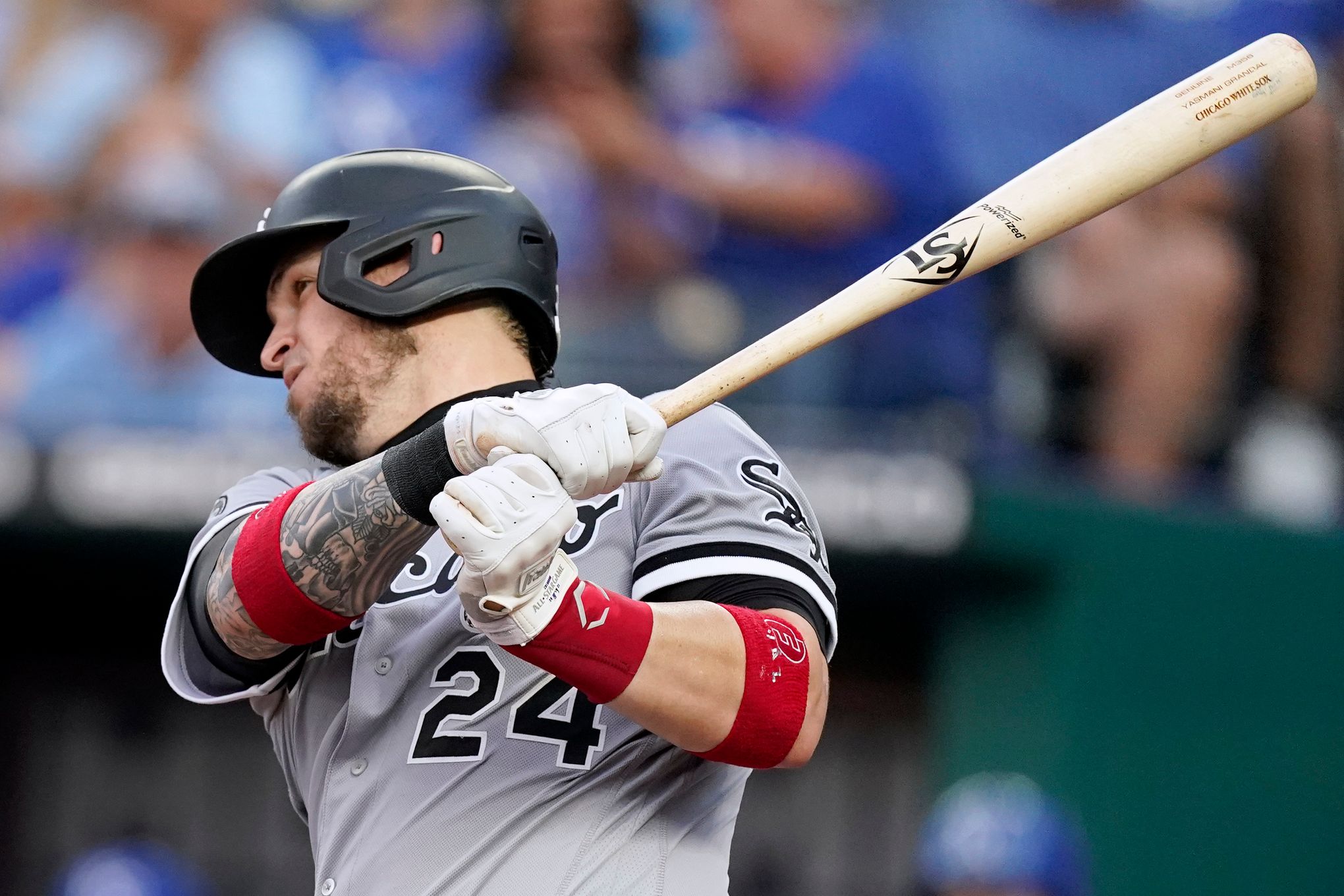 Yasmani Grandal catching for White Sox on Saturday