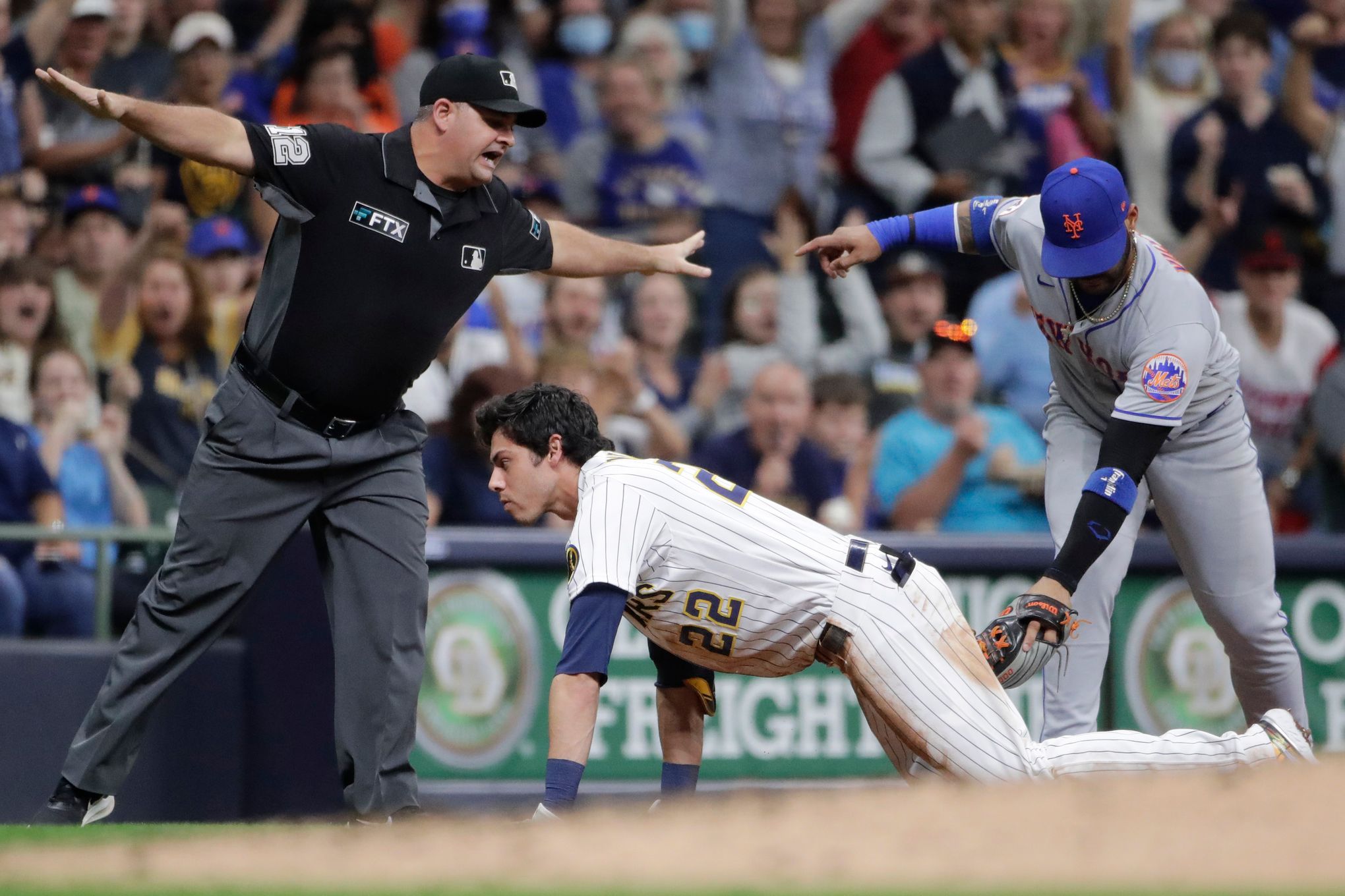 Christian Yelich singles home two in Brewers' win over Mets