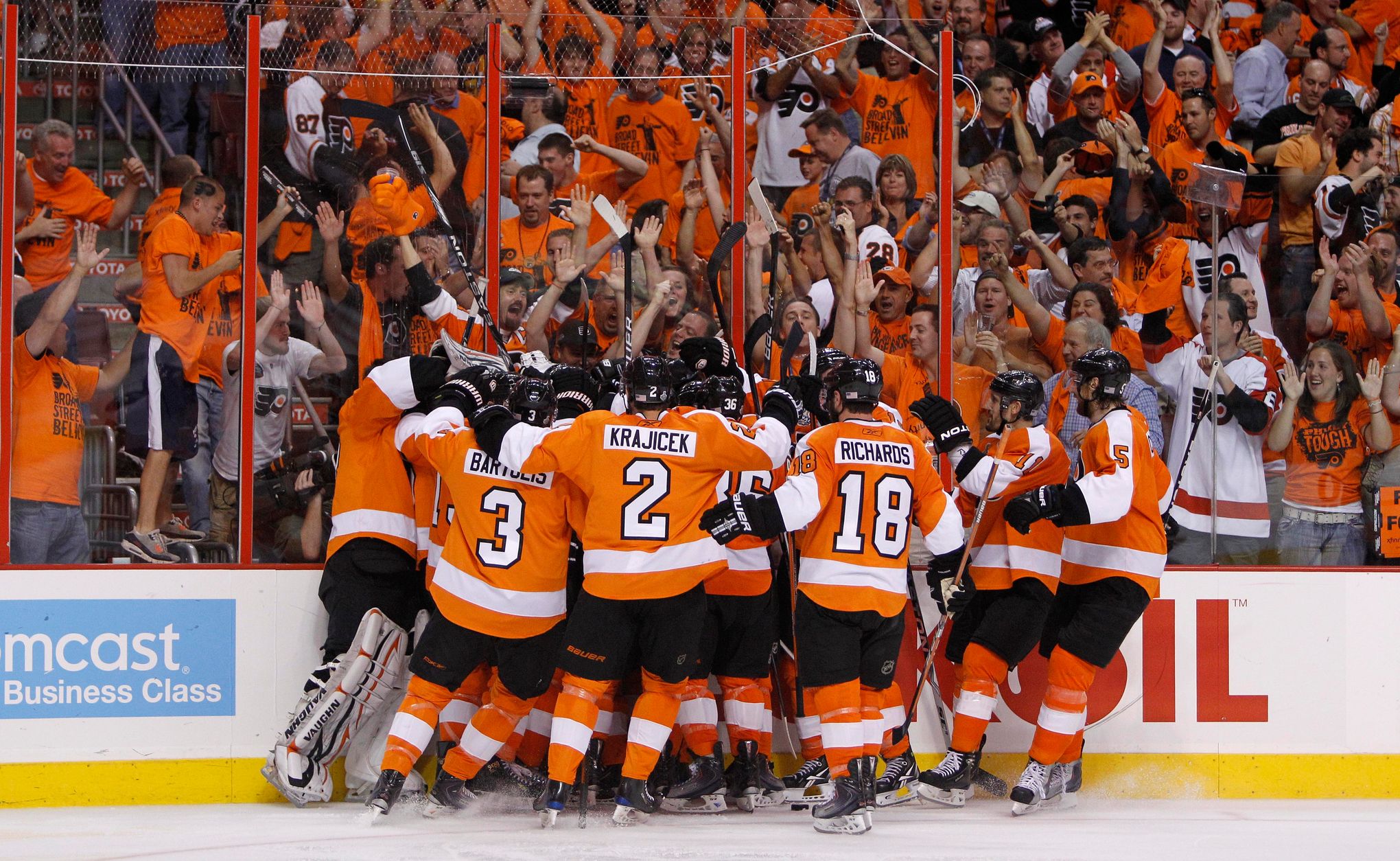 Claude Giroux Gets 8-Year Extension From Flyers