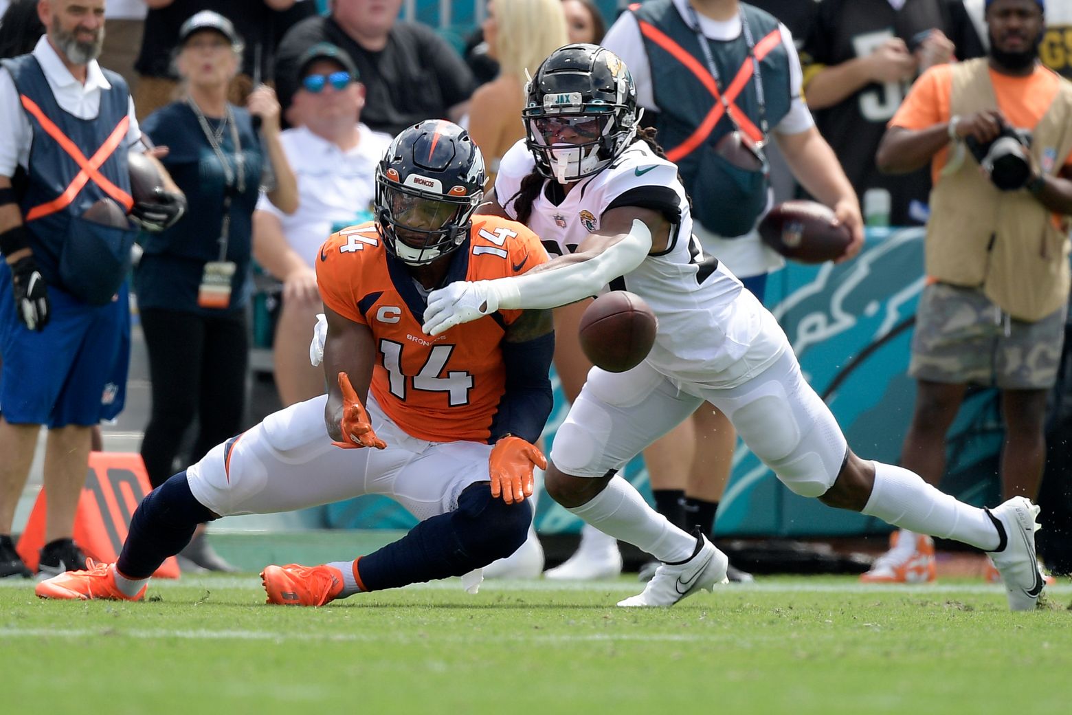 Sutton's career day helps Broncos beat woeful Jaguars 23-13