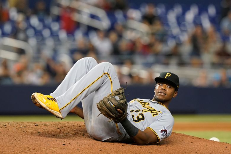 Pittsburgh Pirates third baseman Ke'Bryan Hayes (13) bats against