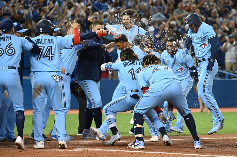 Lourdes Gurriel Jr. scores go-ahead run in 9th to lead